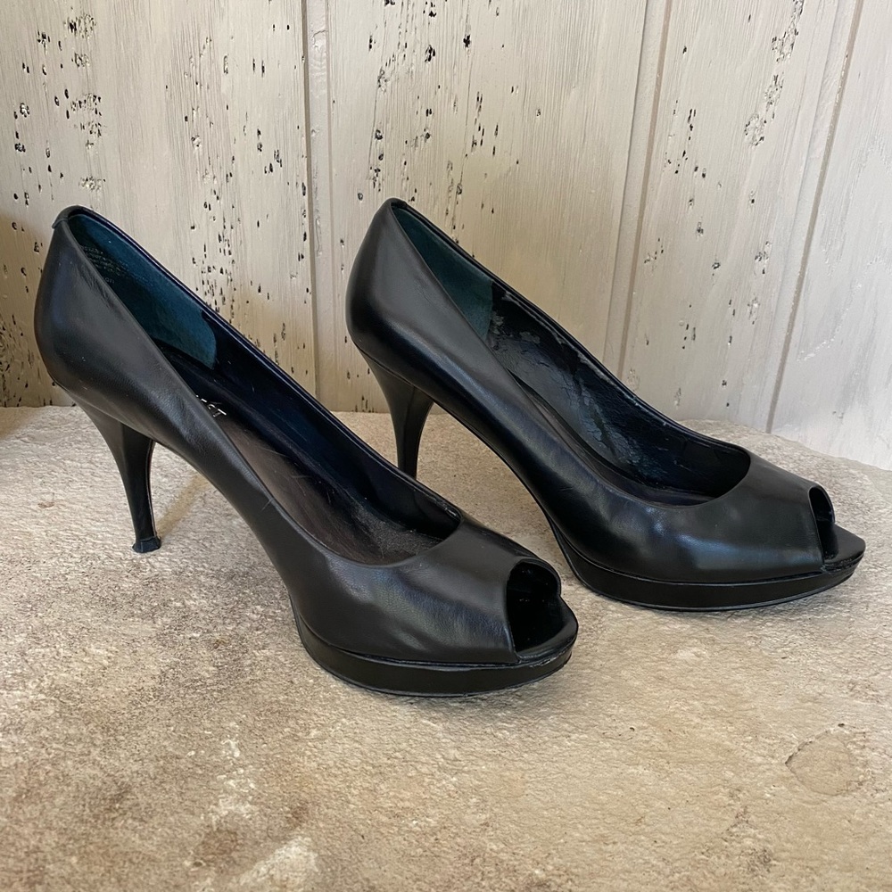 Nine West black leather high heeled pumps